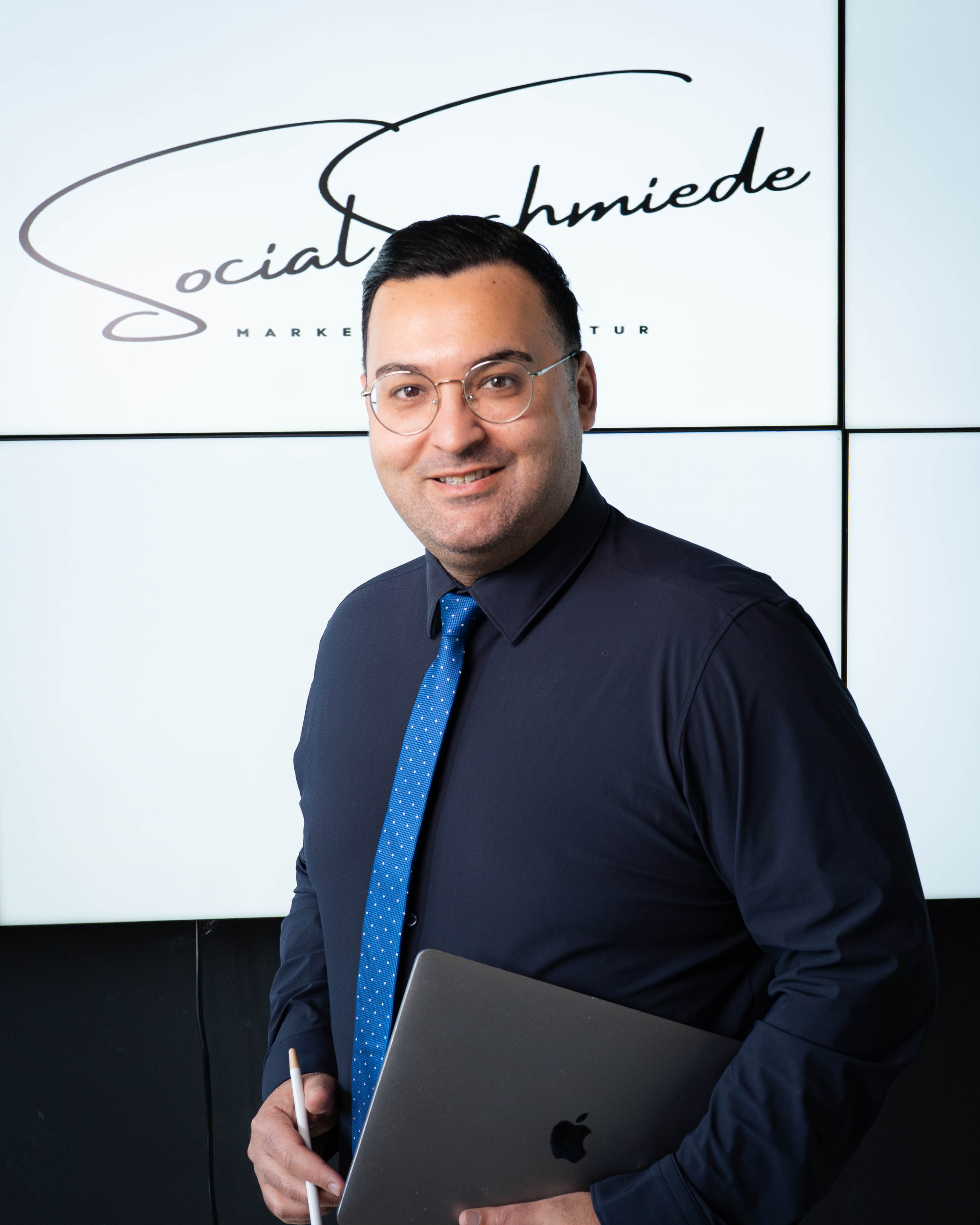 Ihr Ansprechpartner bei Social Schmiede